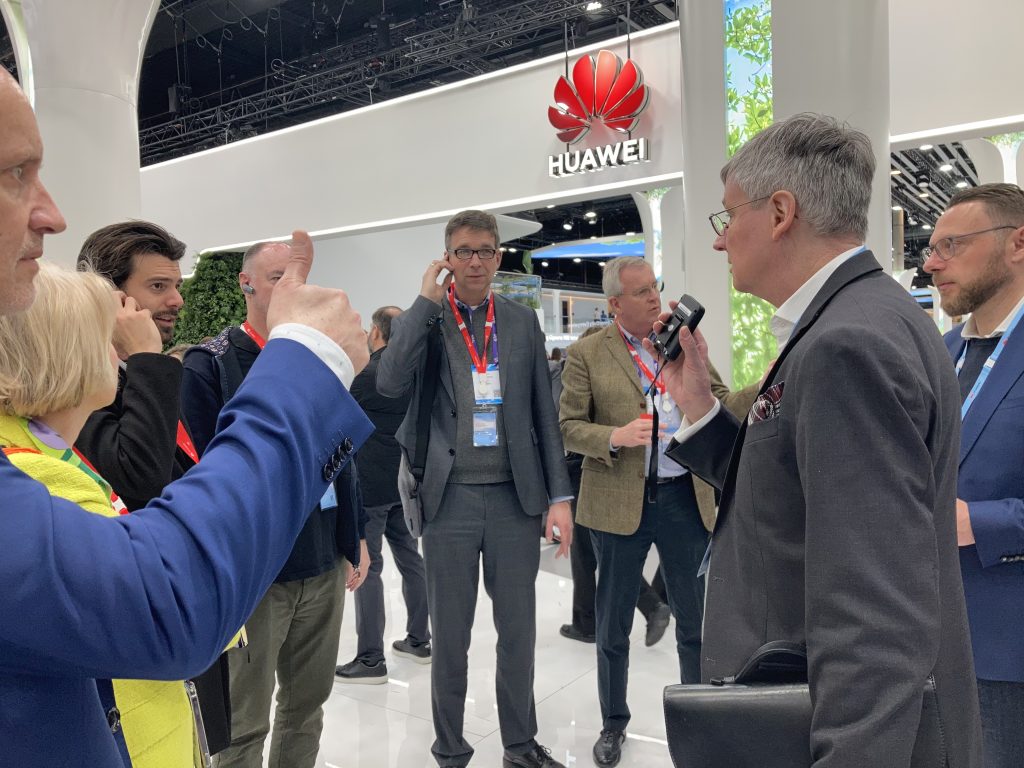 Guided Tour am Stand von Huawei