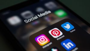 eco Criticises France’s Social Media Ban: European Solutions Rather Than a National Patchwork